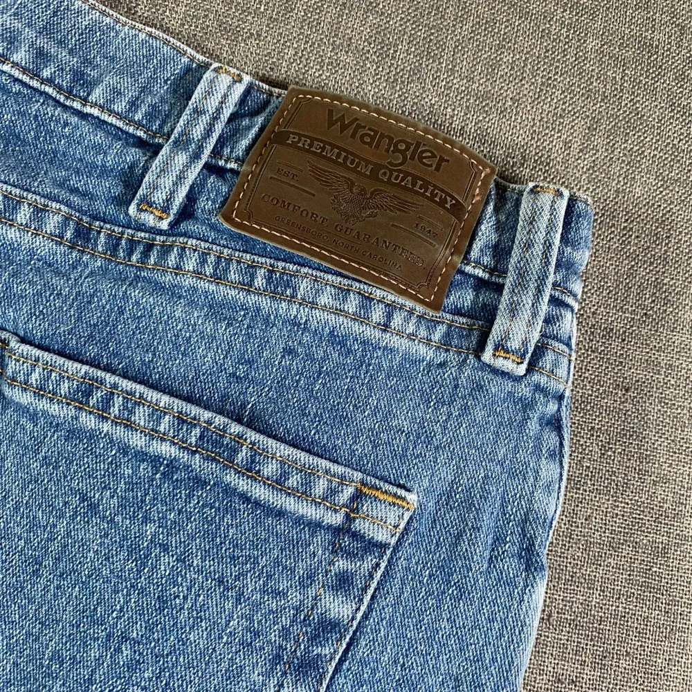 Wrangler Mens Relaxed‎ Fit Premium Quality Comfort Medium Wash Blue Jeans 40x32